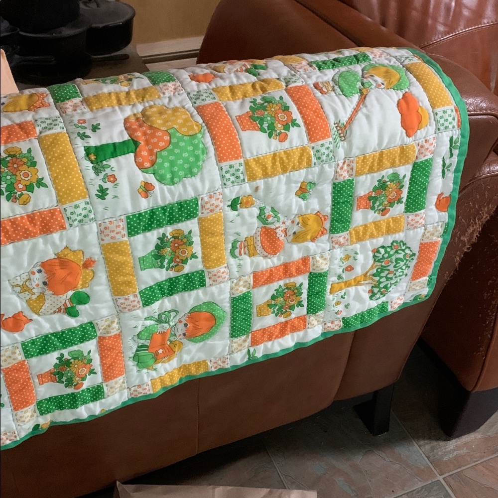 Groovy vintage quilt crib size